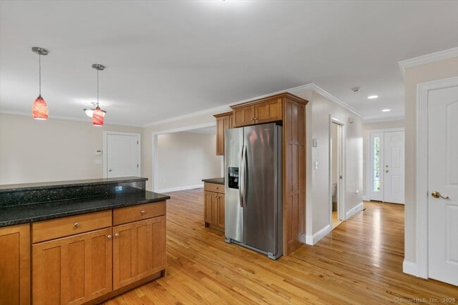 Building Photo - 400 Burr St