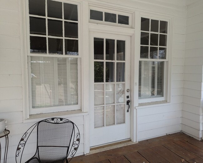 Building Photo - 806 Belhaven St