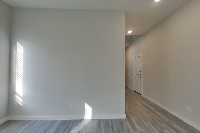 Foto del edificio - 9835 Willow Creek Commerce Dr
