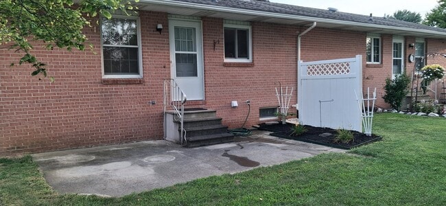 Building Photo - 570 Limerick Rd