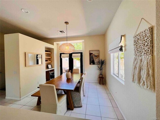 Building Photo - 53420 Avenida Mendoza