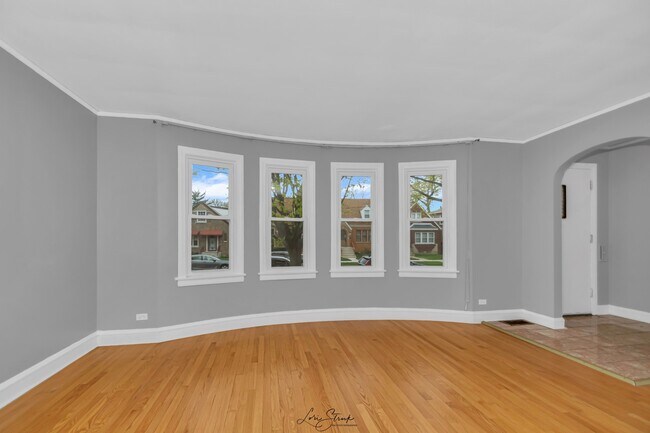 Building Photo - 10449 S Calumet Ave