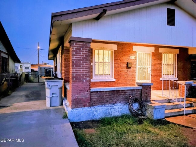 Building Photo - 618 N Estrella St