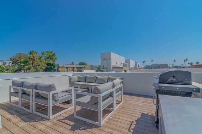 Foto del edificio - 1216 N Sycamore Ave