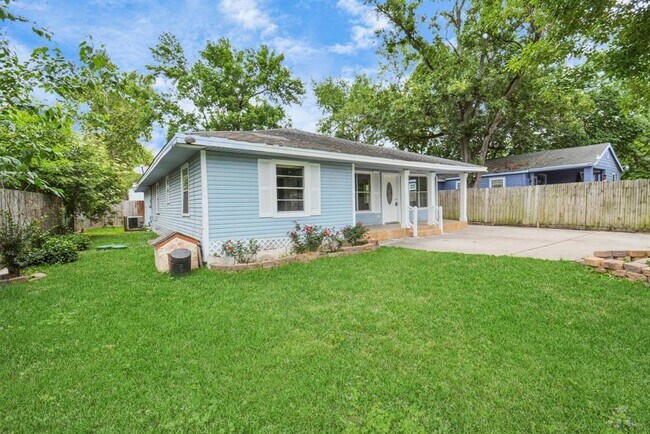 Foto del edificio - 2243 Matilda St