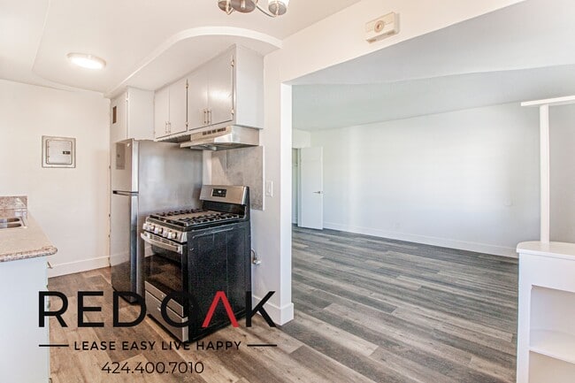 Building Photo - 901 Centinela Ave