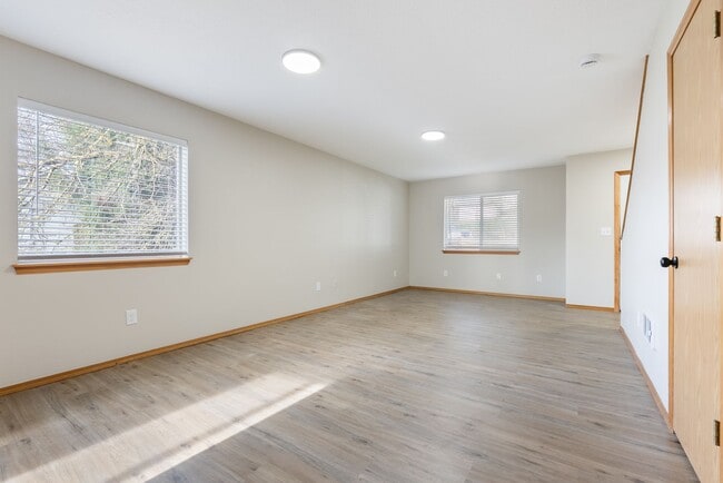 Building Photo - HALF OFF - FIRST MONTHS RENT!