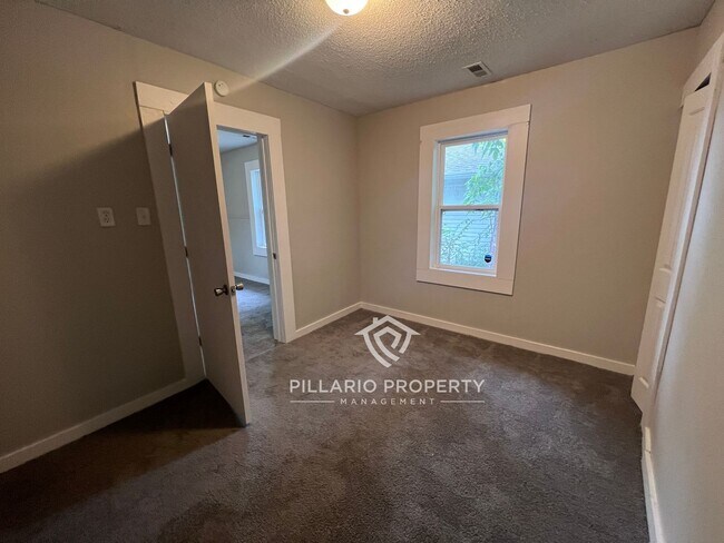 Building Photo - MOVE IN SPECIAL!!  Updated 2 Bedroom 1 Bat...