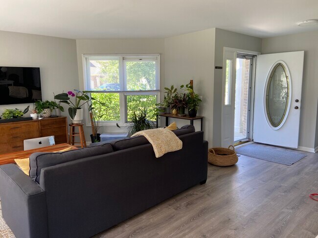 Living room entrance - 218 Willow Pkwy