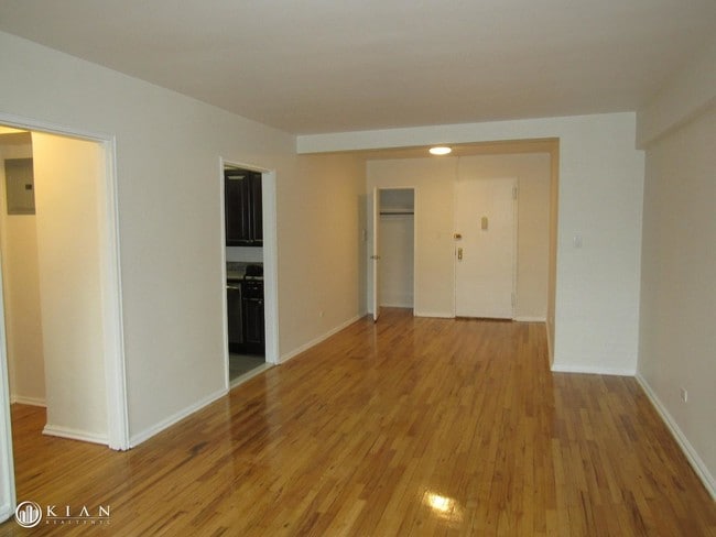 Building Photo - 14345 Sanford Ave