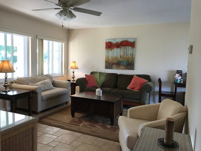 Building Photo - 27420 San Marino Dr