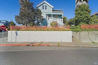 Building Photo - 302 Carolina St