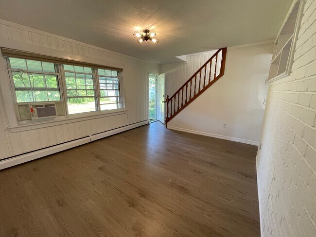 Building Photo - 11 Acre Ln