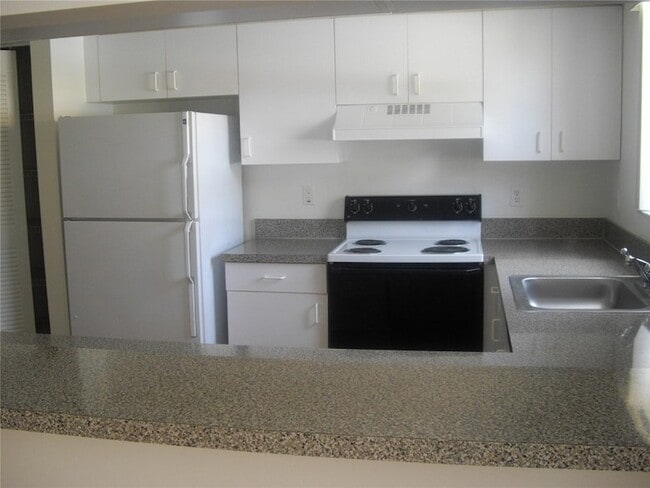 Building Photo - 751 N Pine Island Rd