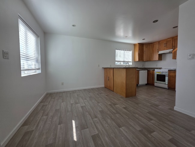 Foto del edificio - 8034 Ney Ave