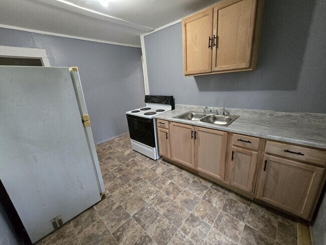 Kitchen - 2079 Tuskegee Rd