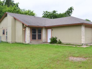 Building Photo - 12400 Tree Line Dr