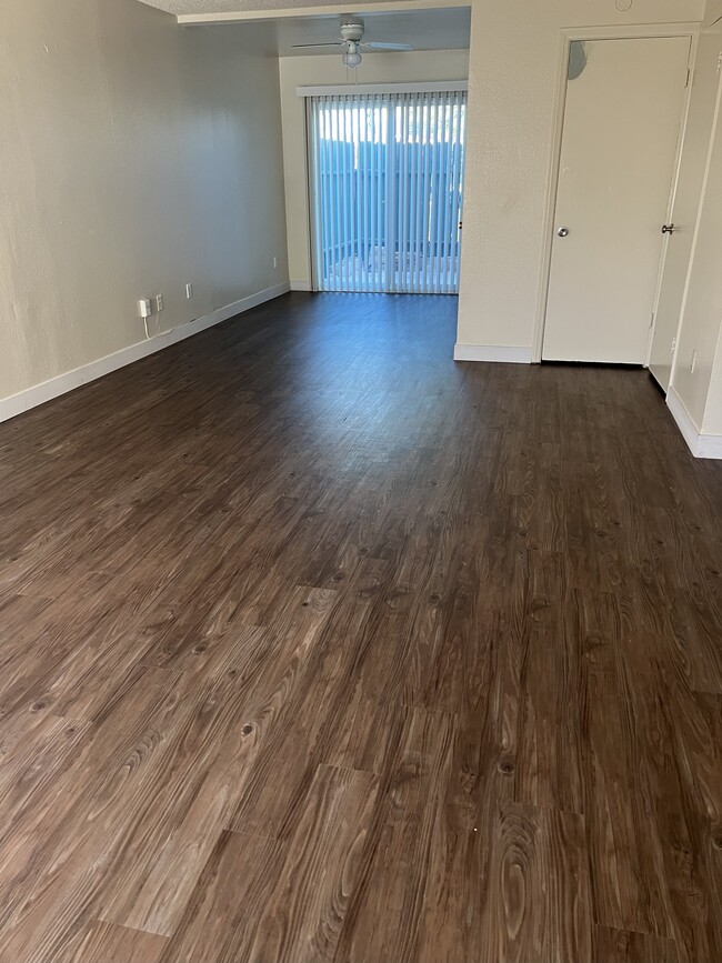 Foto del edificio - 240 N Spruce Ave