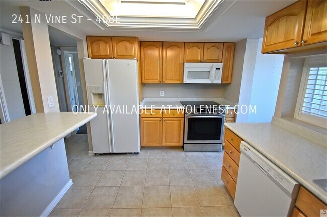 Building Photo - Lovely 2 Bedroom Downtown Salt Lake Condo!