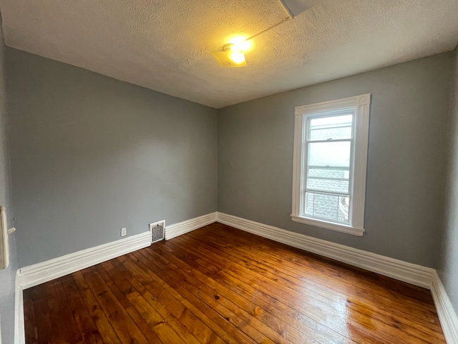 Bedroom 2 - 1032 Clinton Ave S
