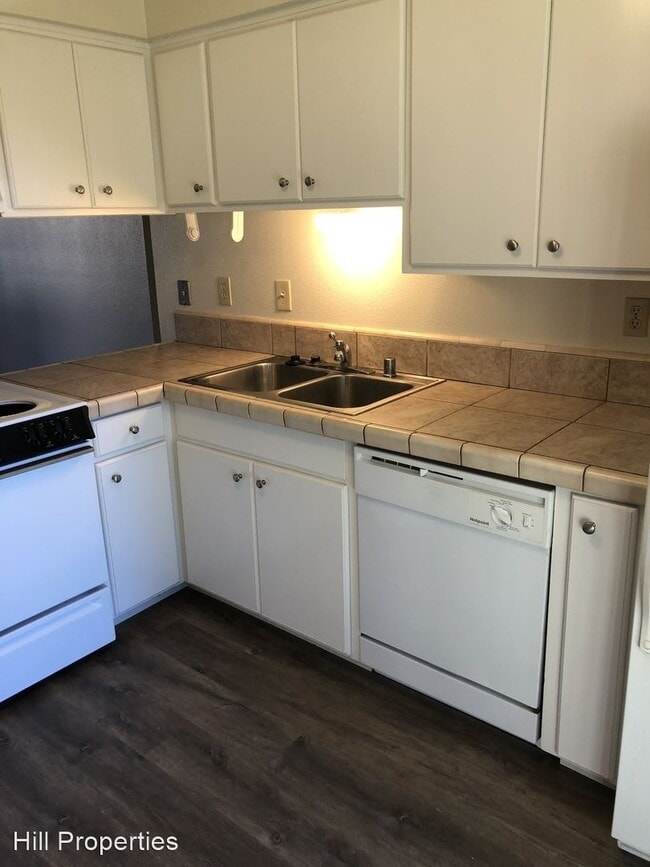 Building Photo - 2 br, 1 bath Apartment - 186/194 E Shasta