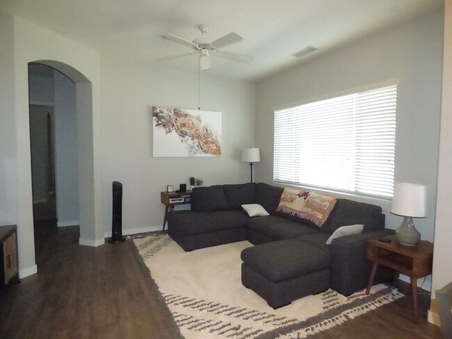 Foto del edificio - FULLY FURNISHED townhome in Goodyear's Rio...