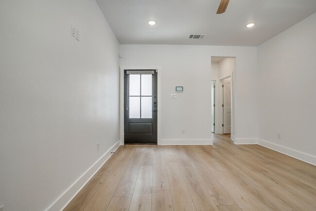 Foto del edificio - 2811 Forest Park Blvd