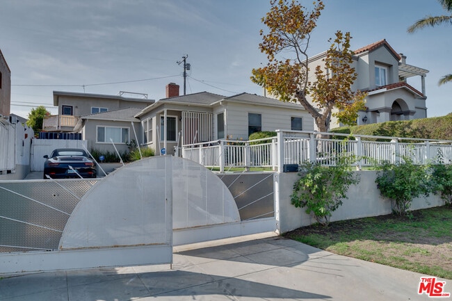 Building Photo - 8305 Colegio Dr