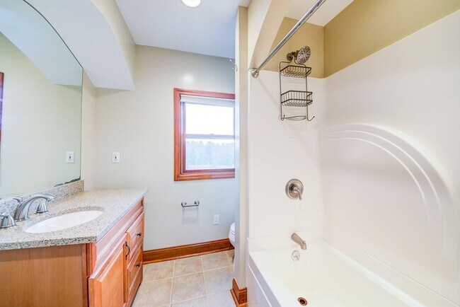 Foto del edificio - Stunning 3 bedroom home in Bon Air availab...