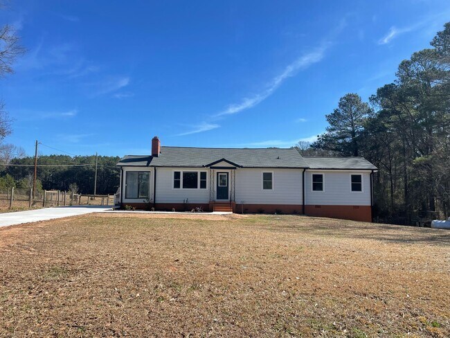 Building Photo - Bring your Horses!! Beautiful Covington 3 ...