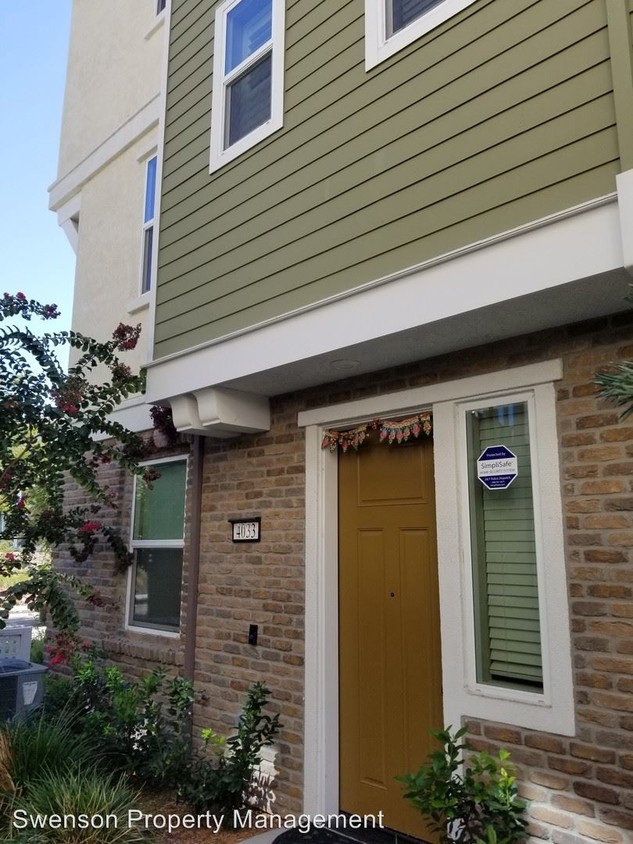 Primary Photo - 4 br, 3.5 bath House - 4033 Clare Street