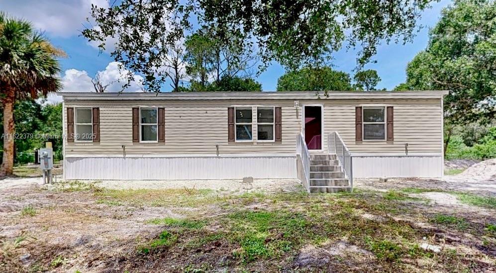 Foto principal - 720 N Riverside St