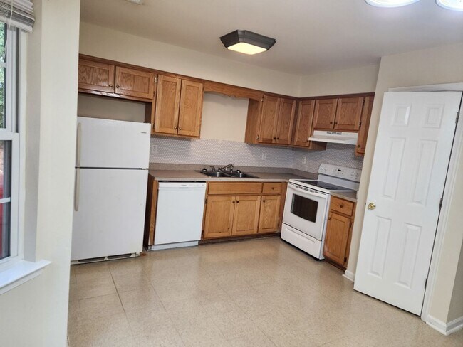 Foto del edificio - Beautiful home located right outside City ...