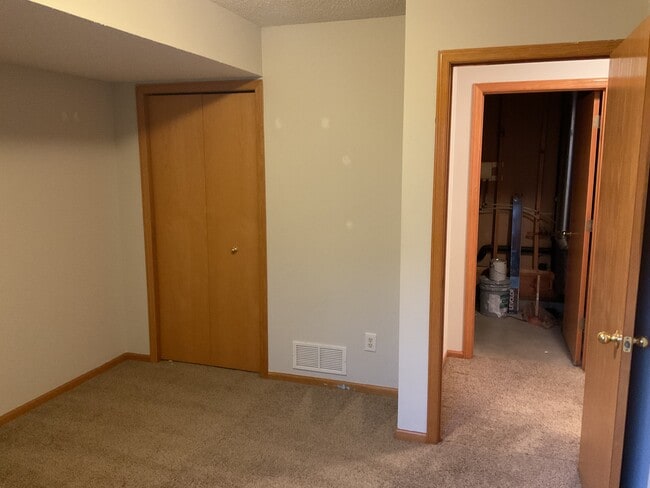 Building Photo - 4244 Jarmann Ln