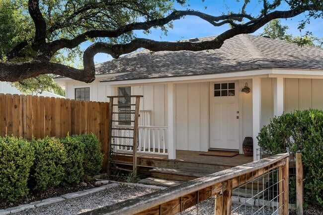 Building Photo - 14805 General Williamson Dr