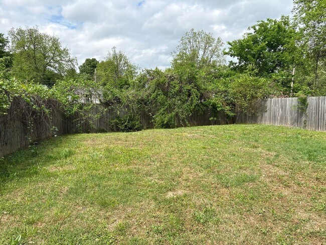 Foto del edificio - Newly Refreshed 1 bedroom 1 bathroom Duplex - Open To Section 8