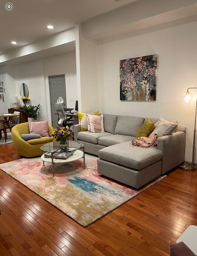 Living space - 2301 W Cullerton St