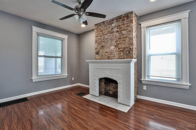 Foto del edificio - Beautifully refinished 3 bed 2 bath home in Evanston
