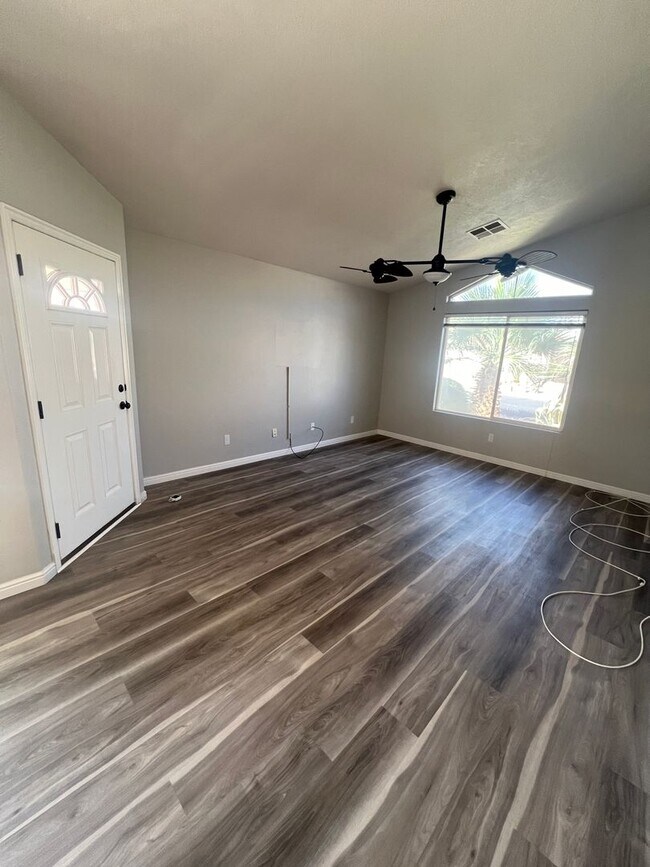 Foto del edificio - Beautiful 3 bedroom, 2 bath home in Hurric...