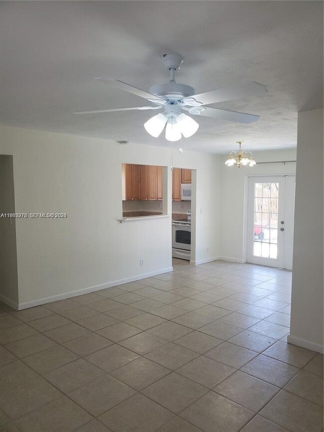 Building Photo - 831 SW 14th Ct