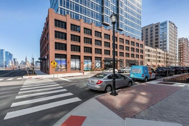 Building Photo - 1425 Hudson St