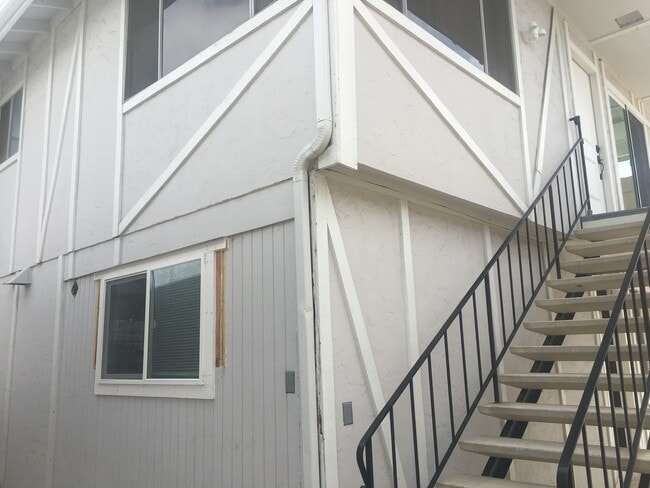 Building Photo - SDS T 1451-1451 1/2 A &amp; B