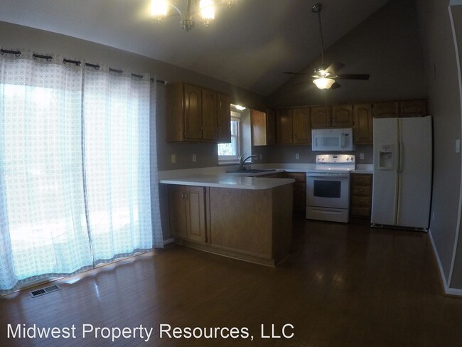 Building Photo - 3 br, 2.5 bath House - 700 16th Ave S