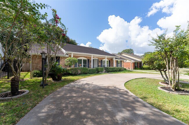 Foto del edificio - 6119 S Braeswood Blvd