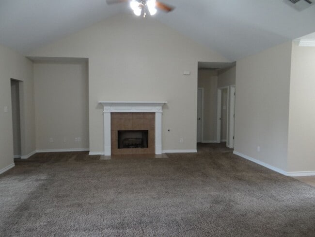 Building Photo - Beautiful Home for Lease in Denham Springs