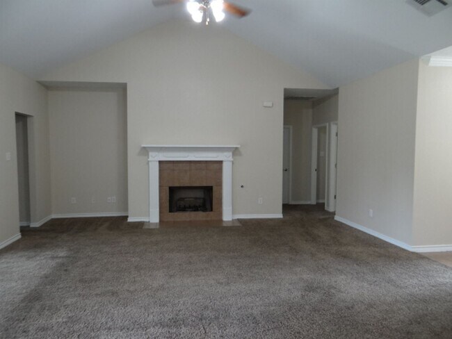 Foto del edificio - Beautiful Home for Lease in Denham Springs