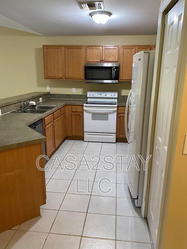 Foto del edificio - 2408 Churchill Ave N
