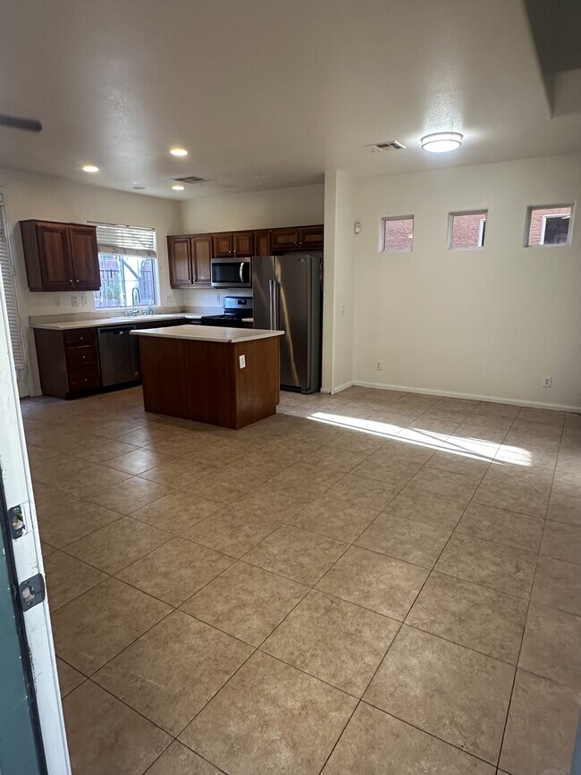 Building Photo - 3639 Water Song Dr