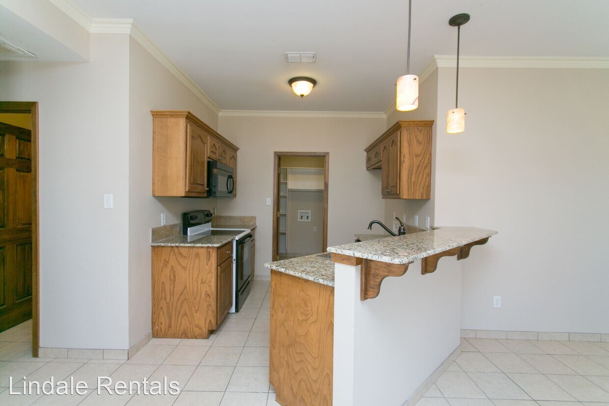 Primary Photo - 16111 Rolling Meadows Dr