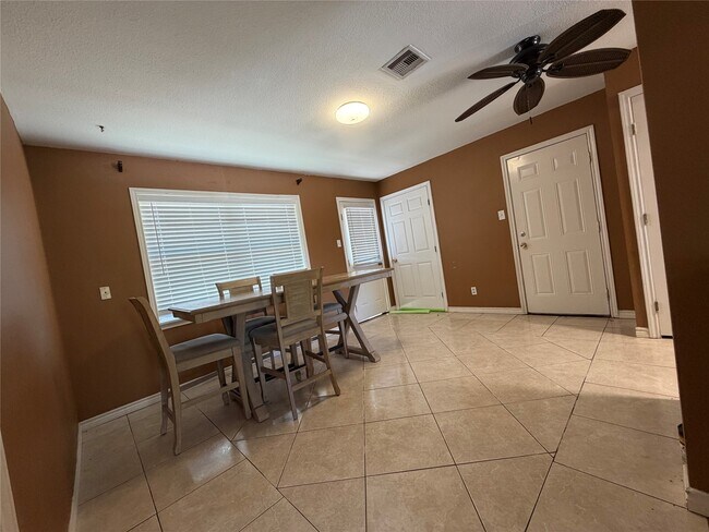 Foto del edificio - 2421 Pine St